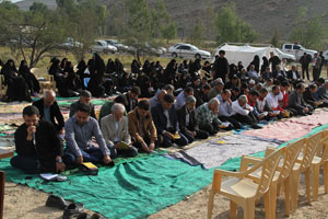 مراسم تجلیل از خانواده معظم شهدای شهرستان لار در روز 22 اسفند مراسم تجلیل از خانواده معظم شهدای شهرستان لار در روز 22 اسفند
