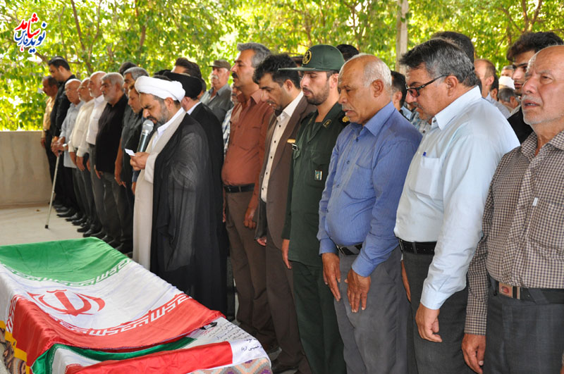مادر شهیدان صفری در کنار فرزندان شهیدش آرام گرفت مادر شهیدان صفری در کنار فرزندان شهیدش آرام گرفت