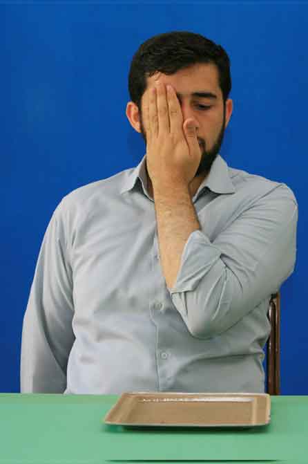 گزیده احکام رساله مصور جانبازان؛ احکام تیمم(1) تیمّم کسی که دستانش قطع شده گزیده احکام رساله مصور جانبازان؛ احکام تیمم(1) تیمّم کسی که دستانش قطع شده