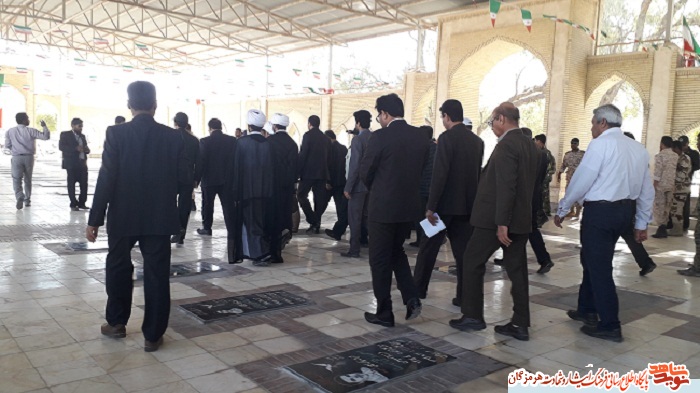 تجدید عهد و پیمان با آرمانهای انقلاب اسلامی و شهدا در شهر میناب تجدید عهد و پیمان با آرمانهای انقلاب اسلامی و شهدا در شهر میناب