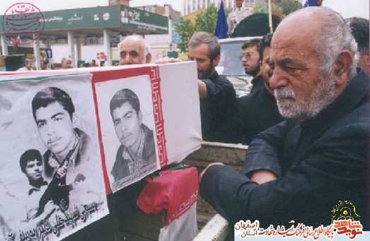 تجلی احسان به والدین در وصیتنامه شهدای نجف آباد تجلی احسان به والدین در وصیتنامه شهدای نجف آباد