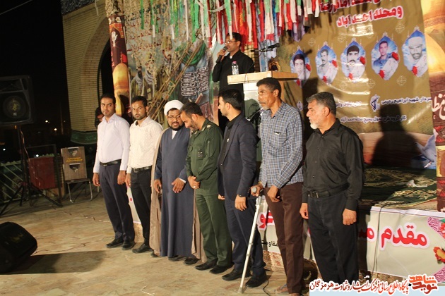 برگزاری یادواره شهدای محله اسلام آباد و امام رضا (ع) در شهرستان میناب/تجلیل از خانواده معظم شهدا برگزاری یادواره شهدای محله اسلام آباد و امام رضا (ع) در شهرستان میناب/تجلیل از خانواده معظم شهدا