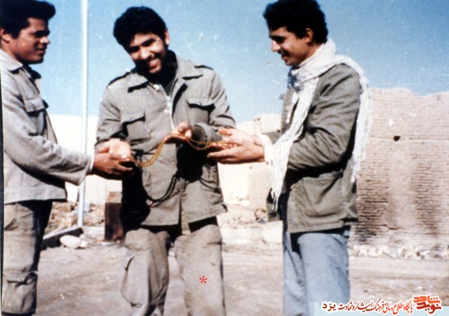 شهید دبیری : بدانید که انتخاب این راه آگاهانه و در پیشبرد هدف امام شهیدمان بوده است شهید دبیری : بدانید که انتخاب این راه آگاهانه و در پیشبرد هدف امام شهیدمان بوده است