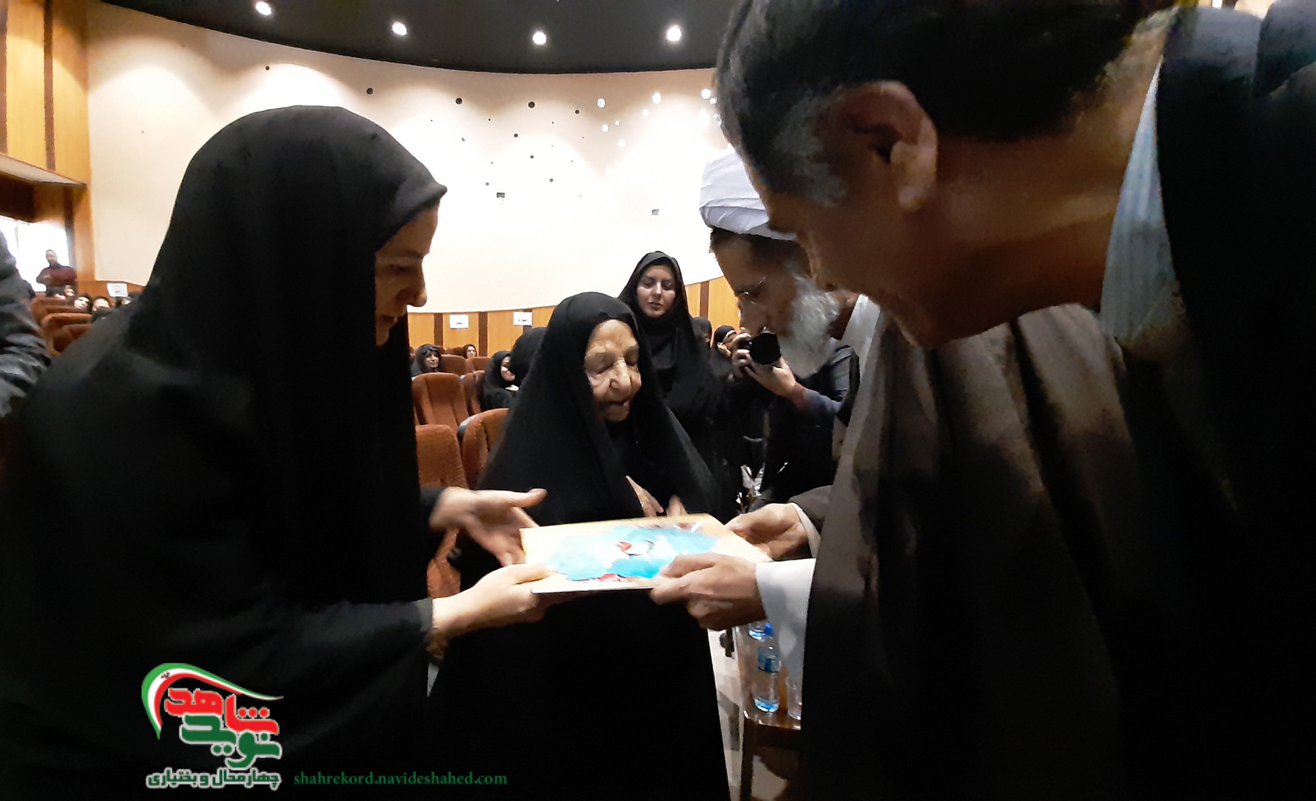 همایش تجلیل از همسران و مادران شهدا همایش تجلیل از همسران و مادران شهدا