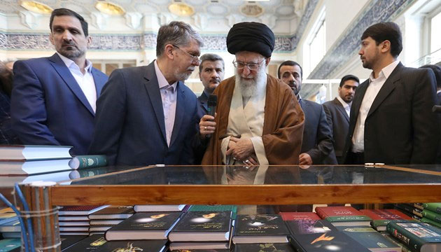 بازدید رهبر انقلاب از نمایشگاه کتاب تهران بازدید رهبر انقلاب از نمایشگاه کتاب تهران