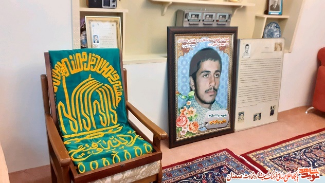 دیدار خادمان امام رضا (ع) از خانواده شهید رحیمی به مناسبت هفته کرامت دیدار خادمان امام رضا (ع) از خانواده شهید رحیمی به مناسبت هفته کرامت