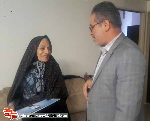 دیدار رئیس بنیاد شهید شهریار با خانواده شهیدان دیدار رئیس بنیاد شهید شهریار با خانواده شهیدان
