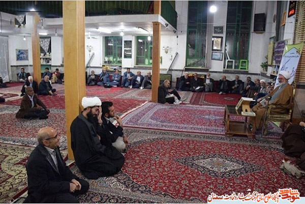 تجلیل از خانواده شهید سیف الله آشوری تجلیل از خانواده شهید سیف الله آشوری