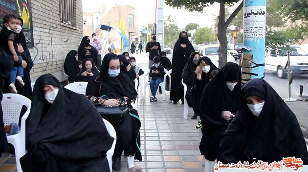 گزارش تصویری | روضهخوانی خیابانی با حضور خانوادههای معظم شهدا در سمنان گزارش تصویری | روضهخوانی خیابانی با حضور خانوادههای معظم شهدا در سمنان