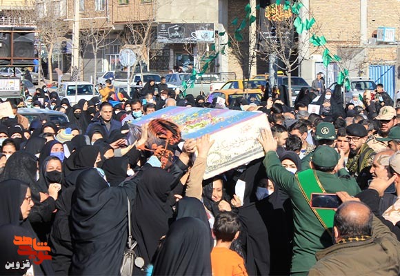تشییع پیکر مطهر ۵ شهید دفاع مقدس در قزوین از نگاه تصاویر