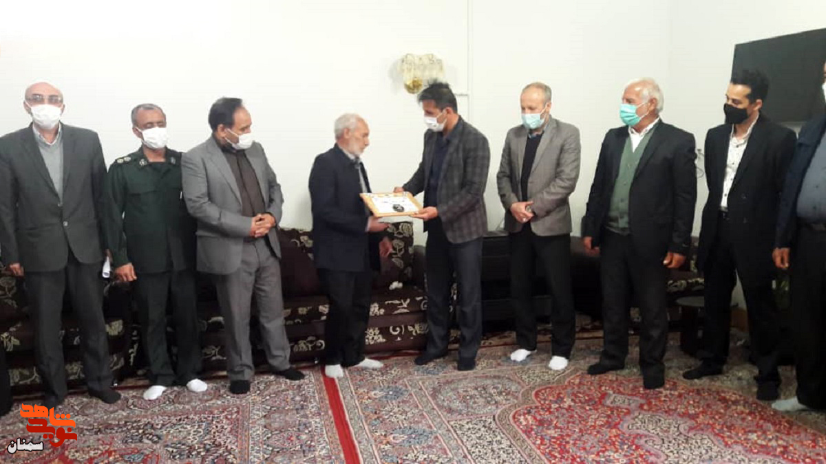اهداء مدال کشوری کاراته به خانواده شهید «حجت‌الله خانلرخانی» در شاهرود