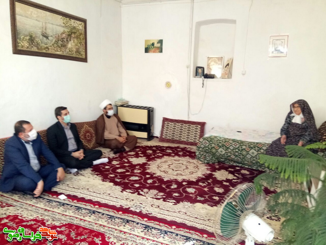 دیدار دادستان شهرستان مه‌ولات با خانواده‌های شهداي روستای عبدل آباد