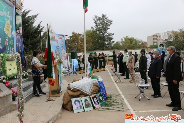 گزارش تصویری |همزمان با سراسر کشور زنگ ایثارو مقاومت در دبستان شهید جحازی اردبیل نواخته شد