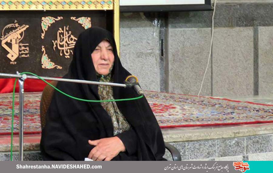 5 دستگاه تبلت به دانش آموزان کم برخوردار پاکدشتی توسط مادر شهیدان مظفر اهدا شد