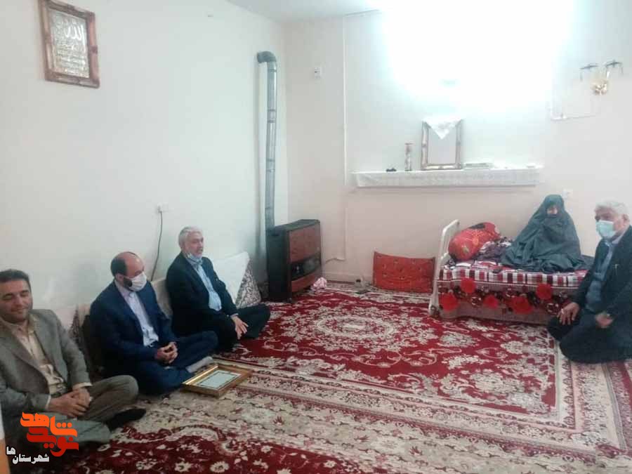 دیدار مسئولین بهارستان با خانواده شهدای فروردین‌ماه