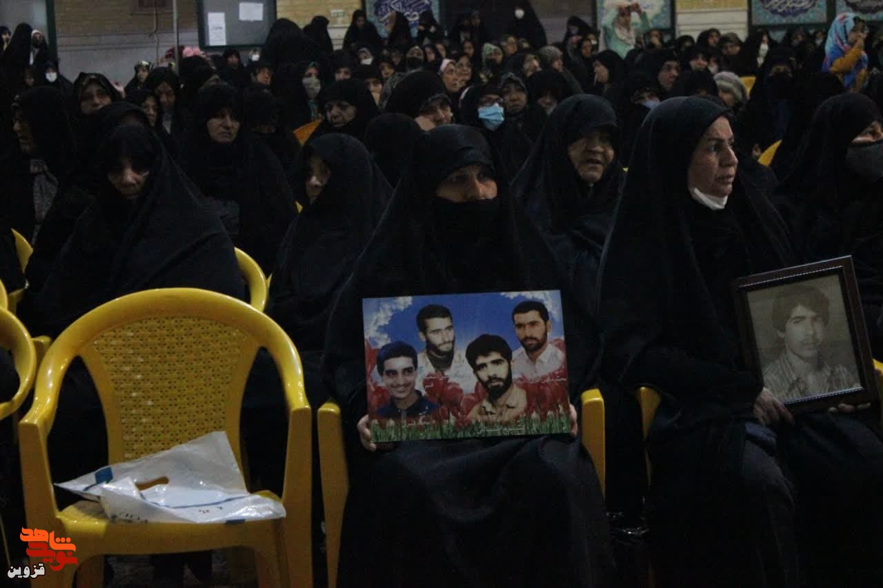 امروز مادران و همسران شهدا جلودار جنگ عفاف و حجاب هستند
