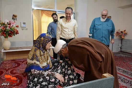 گزارش تصویری/ دیدار مدیرکل بنیاد شهید لرستان با خانواده شهدای بروجرد