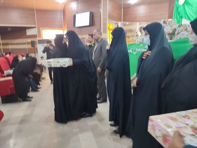 مراسم تجلیل از مادران و همسران شهدا در شهرستان رودان