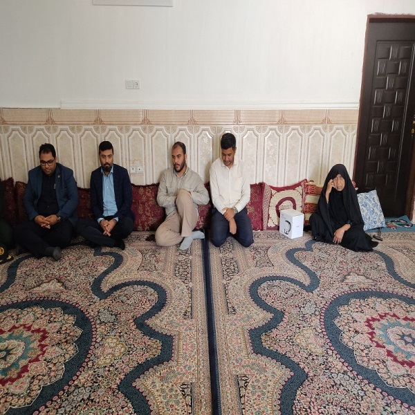دیدار مسئولان شهرستان بندرلنگه با مادر شهید جاویدالاثر«غلام آرمون» دیدار مسئولان شهرستان بندرلنگه با مادر شهید جاویدالاثر«غلام آرمون»