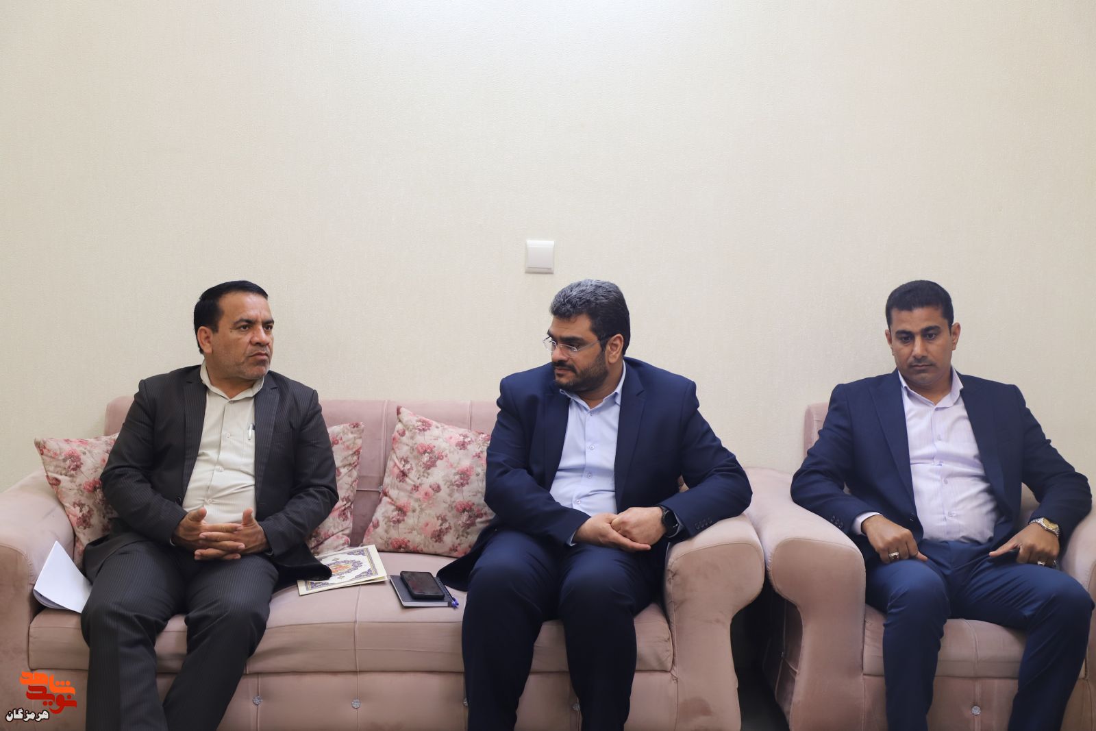 دستور معاون استاندار به مدیرعامل توزیع برق جهت تامین برق محل کسب و کار خانواده شهید