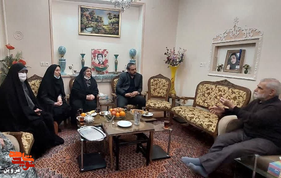 مدیرکل بنیاد قزوین از مقام والدین شهدا تجلیل کرد