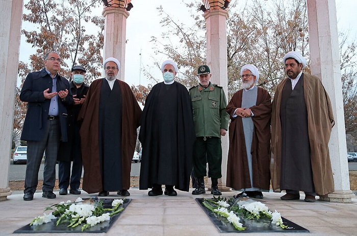 رئیس دستگاه قضا به مقام شامخ شهدای زنجان ادای احترام کرد