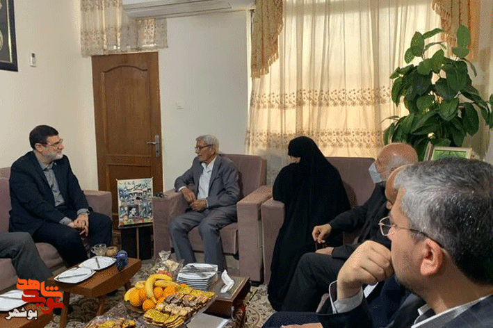 معاون رئیس جمهور با دو خانواده شهیدان از استان بوشهر دیدار کرد