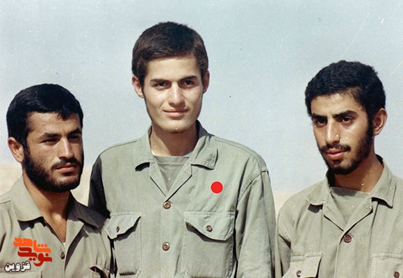 آلبوم عکس شهیدی که یک روز قبل از 18 سالگی شهید شد