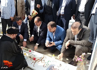 گزارش تصویری/ غبارروبی و عطرافشانی گلزار شهدای۳۲۵ آلاله بهشهر