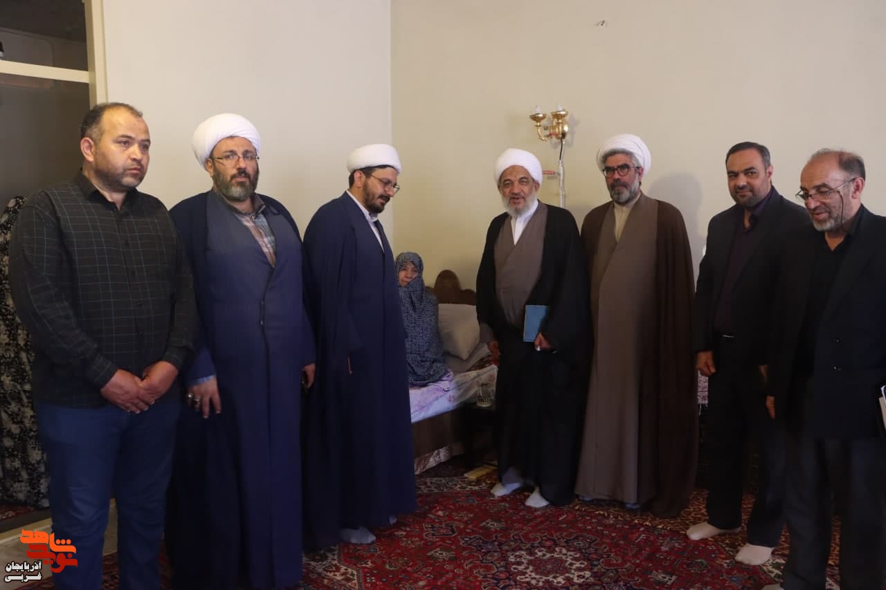 گزارش تصویری/دیدار و تجلیل از مادر معظم شهید گزارش تصویری/دیدار و تجلیل از مادر معظم شهید