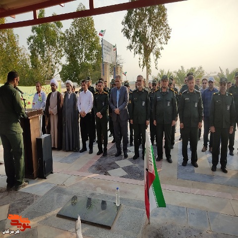مراسم عطرافشانی و گلباران مزار شهدای بهشت زینب(س) کوی رودباری بندرلنگه مراسم عطرافشانی و گلباران مزار شهدای بهشت زینب(س) کوی رودباری بندرلنگه