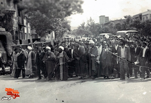 عکسهای قدیمی از تشییع شهدا در لرستان «۱»