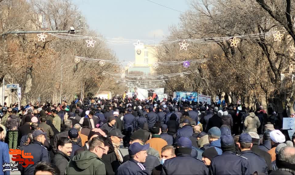 رئیس بنیاد شهید و امورایثارگران در راهپیمایی ۲۲ بهمنِ تبریز حضور یافت