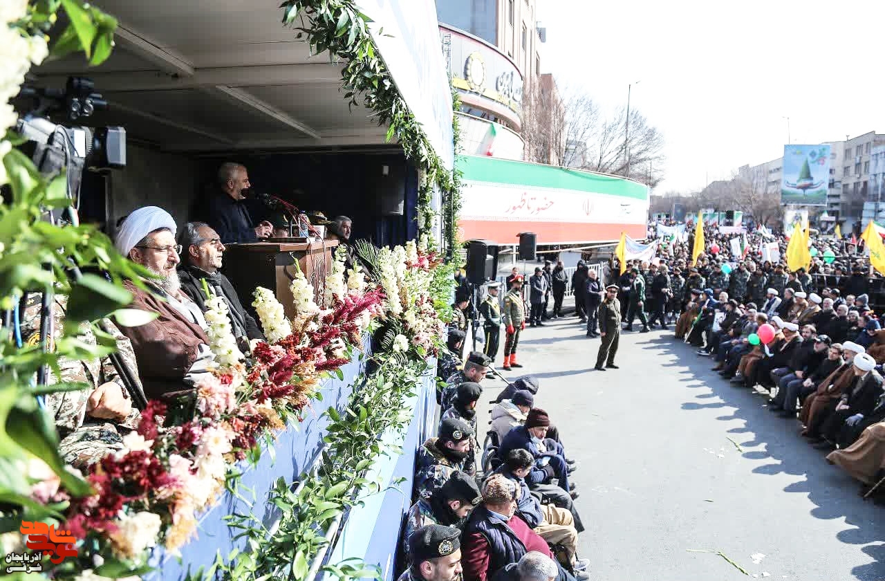 رئیس بنیاد شهید و امورایثارگران در راهپیمایی ۲۲ بهمنِ تبریز حضور یافت