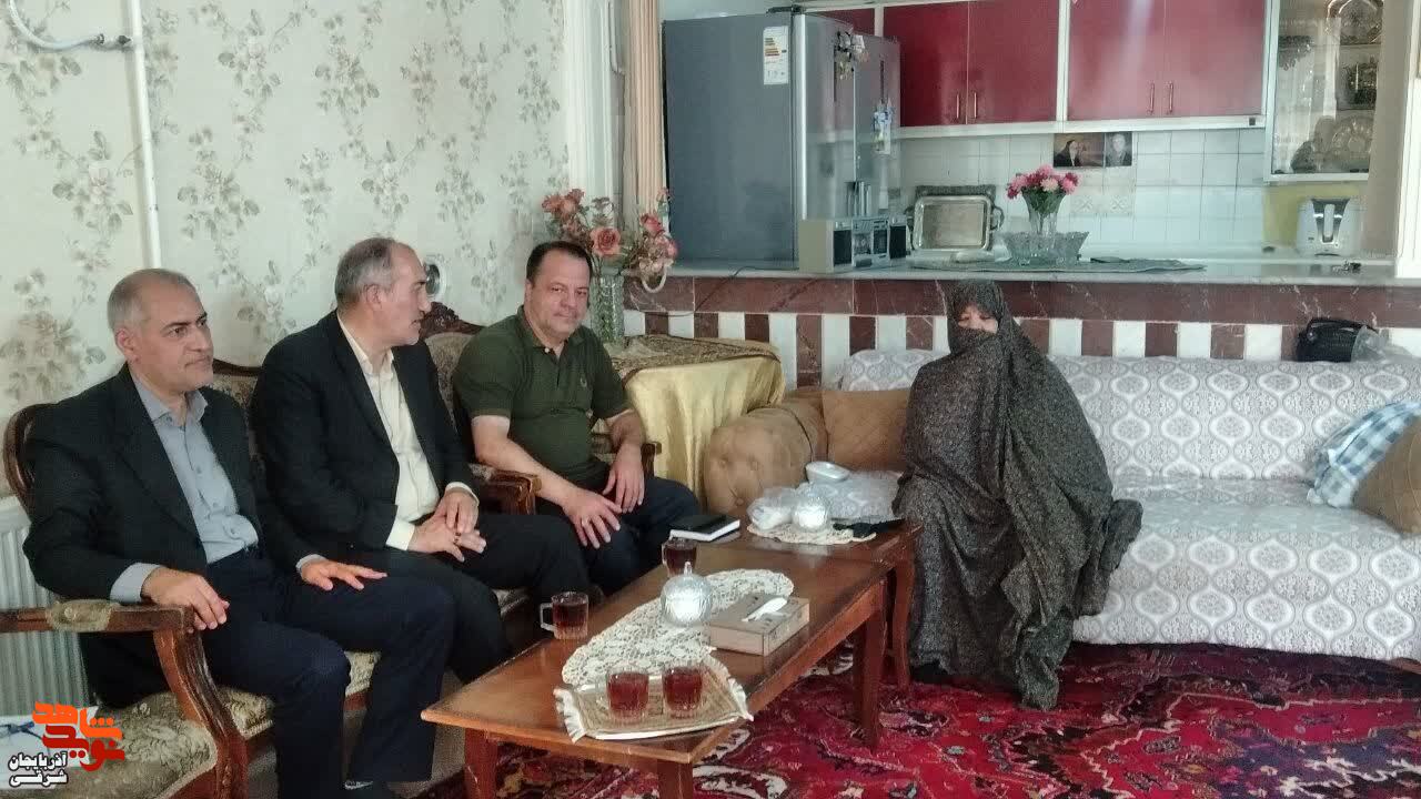 رییس بنیاد تبریز با شش عضو جامعه ایثارگری دیدار کرد