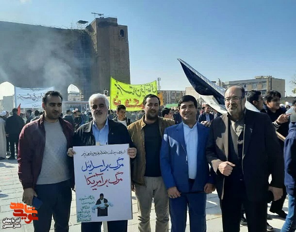 خادمان خانواده شهدا و ایثارگران در راهپیمایی ۱۳ آبان حضوری پرشور داشتند