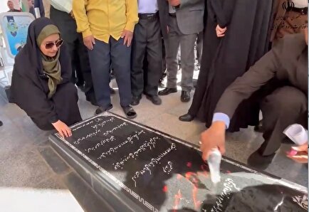 وزیر راه و شهرسازی در خور و بیابانک، یاد شهدا را زنده نگه داشت