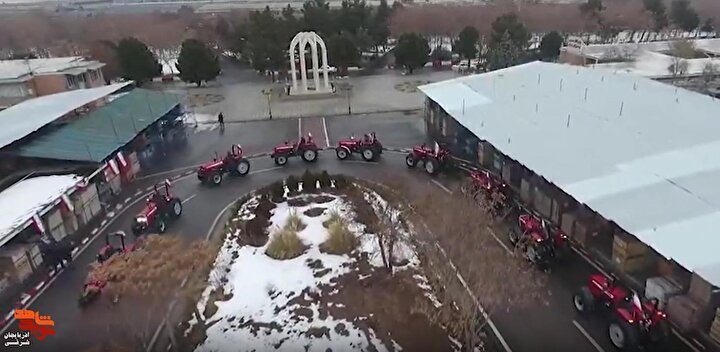 برگزاری رژه تراکتور‌های ساخت داخل همزمان با ۱۲ بهمن در تراکتورسازی ایران