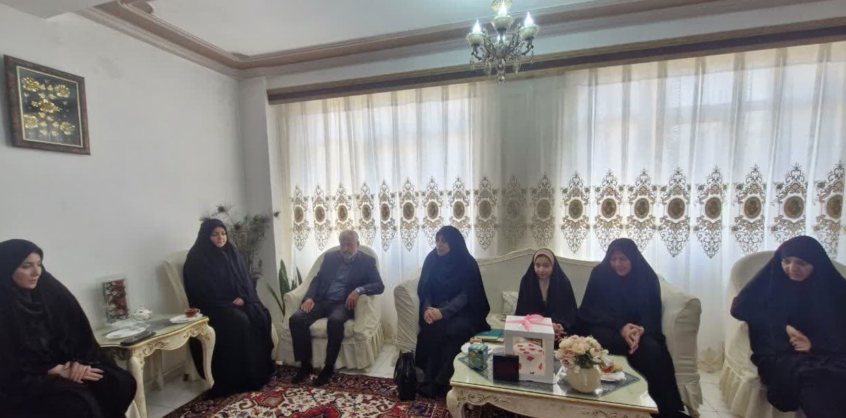 از دختران شهدای مدافع حرم تجلیل شد