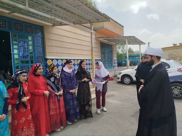 مراسم جشن دهه کرامت در مدرسه شاهد دلفان برگزار شد