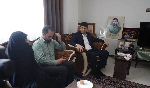 دیدار وزیر ارتباطات و فناوری اطلاعات با خانواده شهید «کشوری» + تصاویر
