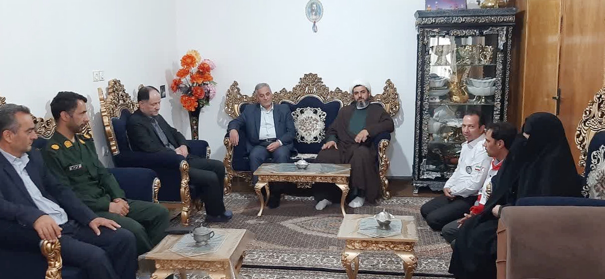 علی‌اکبر سلمانی خانواده‌های شهدای تسوج را عیادت کرد