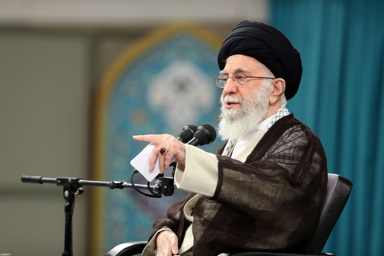رهبر انقلاب: خدمات شهید رئیسی مایه آبرو، عزت و اعتبار ملی بود/ آمریکایی‌ها یاوه‌گویی نکنند