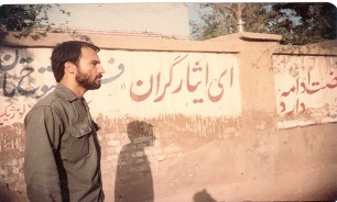 زیر لب گفت: «الهی رضا برضائک» و جان داد!