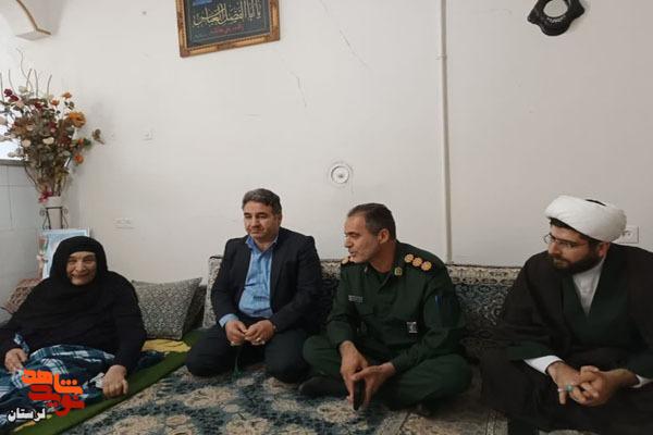 دیدار مدیران شهرستان کوهدشت با خانواده شهید «یحیی دارابی»