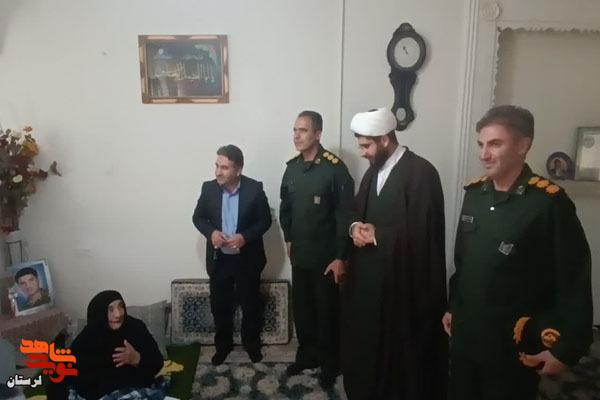 دیدار مدیران شهرستان کوهدشت با خانواده شهید «یحیی دارابی»