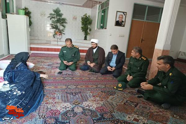 دیدار مدیران شهرستان کوهدشت با خانواده شهید «یحیی دارابی»