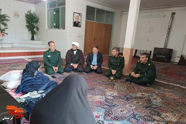 دیدار مدیران شهرستان کوهدشت با خانواده شهید «یحیی دارابی»