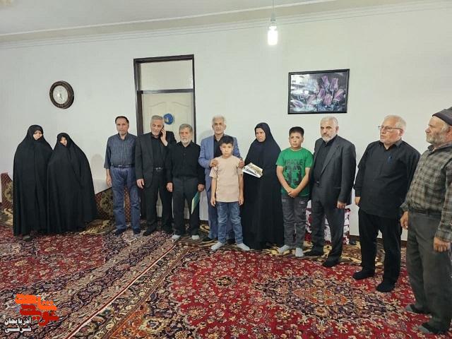 نماینده ویژه رئیس بنیاد شهید خانواده‌های شهدای اقتدار را ملاقات کرد