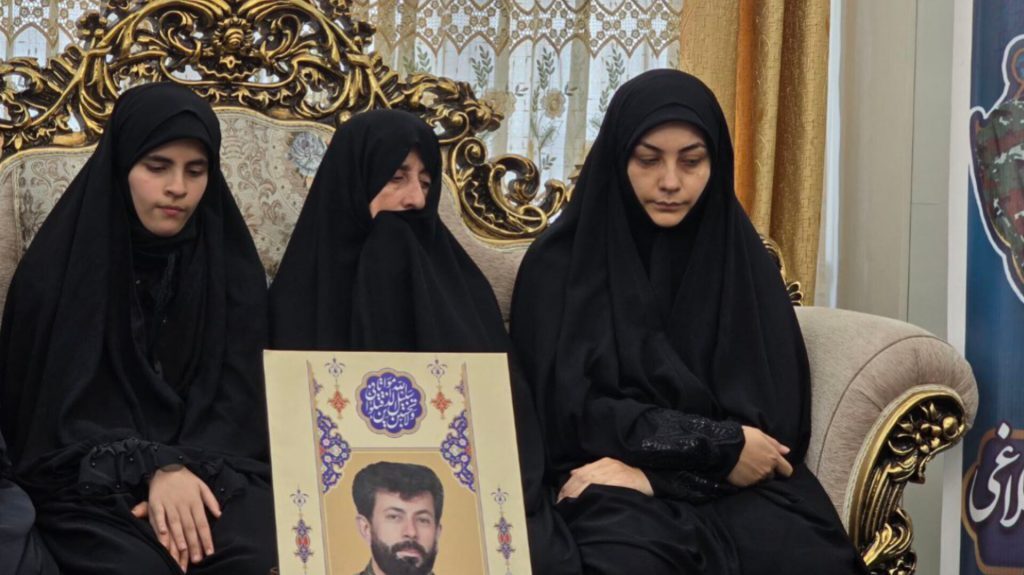 علیِ من روز غدیر رفت اما «سید علی» تنها نمیماند/ رگهایش برای مبارزه با اسرائیل میتپید / صلح با صهیونیسم؛ هیهات علیِ من روز غدیر رفت اما «سید علی» تنها نمیماند/ رگهایش برای مبارزه با اسرائیل میتپید / صلح با صهیونیسم؛ هیهات